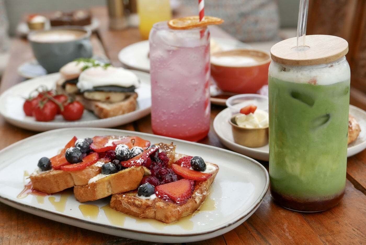 Brunch of French toast, fresh berries and drinks at Mason's Apron
