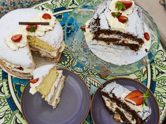 Cream layer cakes